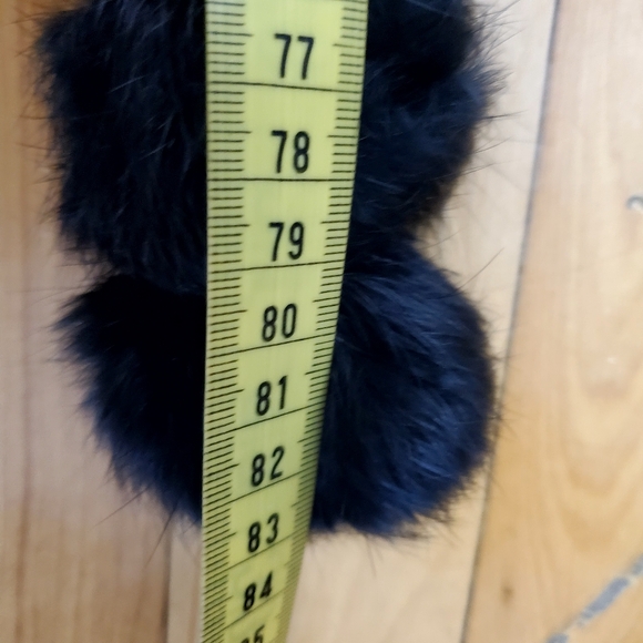 Pom Pom black Women's winter scarf - Picture 6 of 7